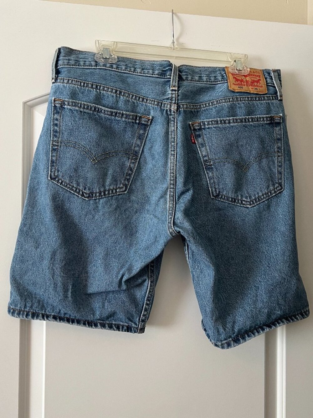 Men's Levi Shorts Size 36 - Picture 2 of 4